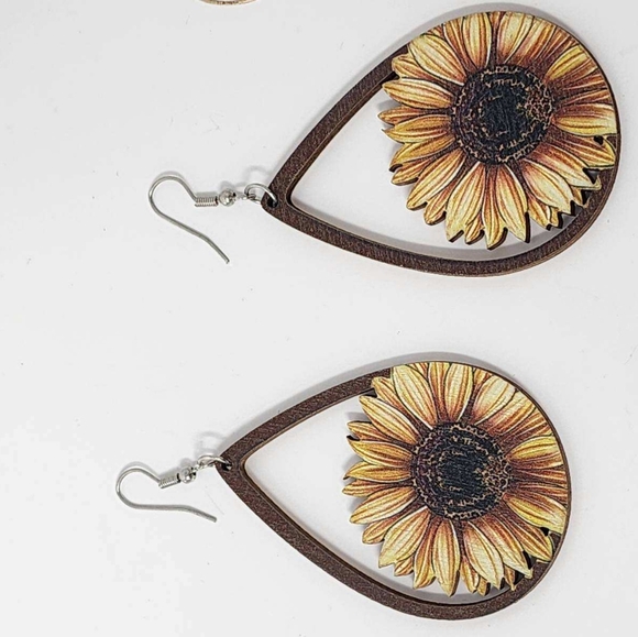 2 Set Earring Bundle! - Picture 5 of 6